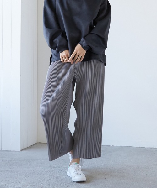VIBGYOR(ヴィブジョー)の「VIBGYOR Select/クレープワイドパンツ(BL)(その他パンツ・レディース・ブラック/グレー/ブルーグレー/グレイッシュベージュ・MEDIUM/LARGE)」の2枚目の写真