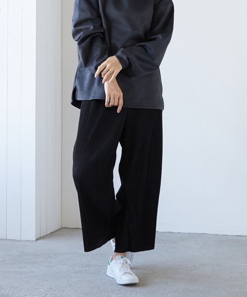 VIBGYOR(ヴィブジョー)の「VIBGYOR Select/クレープワイドパンツ(BL)(その他パンツ・レディース・ブラック/グレー/ブルーグレー/グレイッシュベージュ・MEDIUM/LARGE)」の1枚目の写真