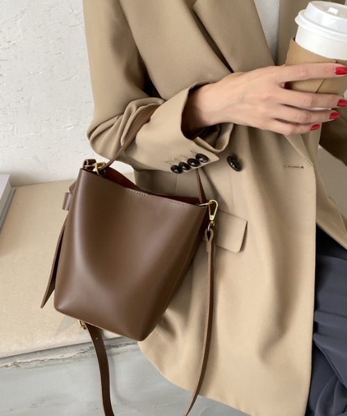 MKT(エムケーティー)の「バケット型ショルダーバッグ(ショルダーバッグ・レディース・ブラック/ダークブラウン/ブラウン/アイボリー・FREE)」の1枚目の写真