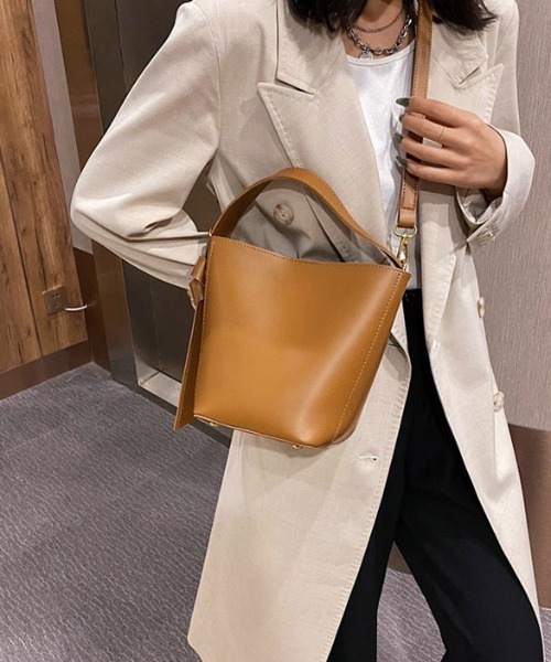 MKT(エムケーティー)の「バケット型ショルダーバッグ(ショルダーバッグ・レディース・ブラック/ダークブラウン/ブラウン/アイボリー・FREE)」の4枚目の写真