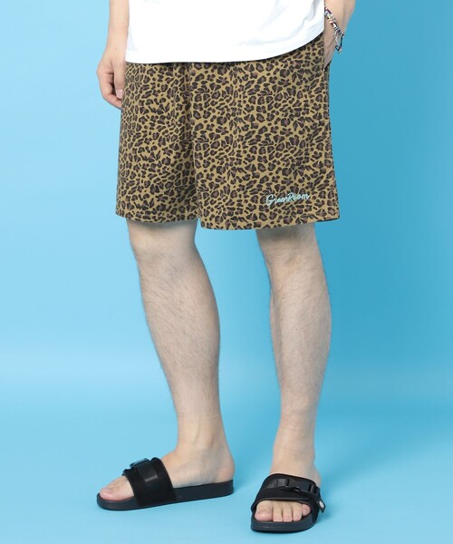 FREAK'S STORE（フリークスストア）の「WEB限定 GREENROOM×FREAK'S STORE/グリーンルーム 別注 ワイドイージーショーツ/セットアップ対応/レオパード柄（チノパンツ・メンズ・グリーン系その他/レオパード/ベージュ/ブラック/ブルー・SMALL/LARGE/MEDIUM）」の20枚目の写真