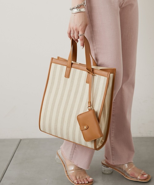 Chico（チコ）の「パスケース付パイピングスクエアトート（トートバッグ・レディース・ブラック/ブラウン/アイボリー・FREE）」の9枚目の写真