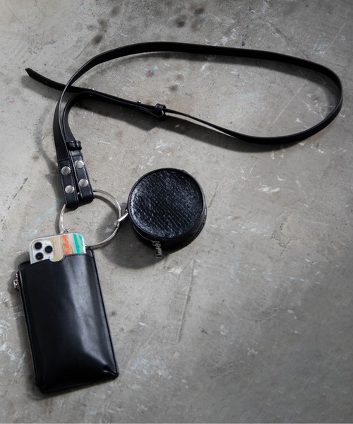 Mysa&Liina（ミーサリーナ）の「２ＷＡＹヴィーガンレザーリングマルチケース（ショルダーバッグ・レディース・ブラック/オレンジ/ブルー/アイボリー・M）」の8枚目の写真