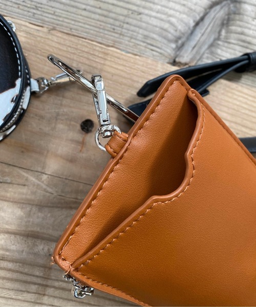 Mysa&Liina（ミーサリーナ）の「２ＷＡＹヴィーガンレザーリングマルチケース（ショルダーバッグ・レディース・ブラック/オレンジ/ブルー/アイボリー・M）」の5枚目の写真