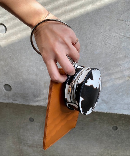 Mysa&Liina（ミーサリーナ）の「２ＷＡＹヴィーガンレザーリングマルチケース（ショルダーバッグ・レディース・ブラック/オレンジ/ブルー/アイボリー・M）」の10枚目の写真