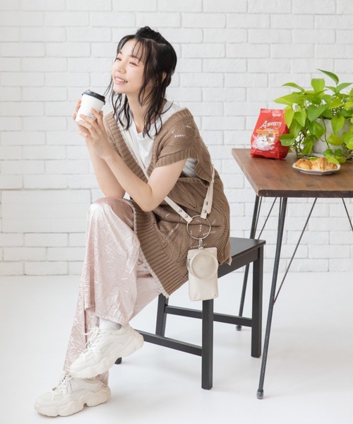 Mysa&Liina（ミーサリーナ）の「２ＷＡＹヴィーガンレザーリングマルチケース（ショルダーバッグ・レディース・ブラック/オレンジ/ブルー/アイボリー・M）」の20枚目の写真