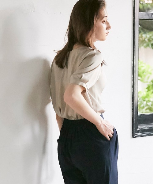 12Twelve Agenda(トゥエルブ アジェンダ)の「ギャザーデザインVネック半袖ブラウス(シャツ/ブラウス・レディース・ブラック/オフホワイト/グレイッシュベージュ/ミント・M)」の22枚目の写真
