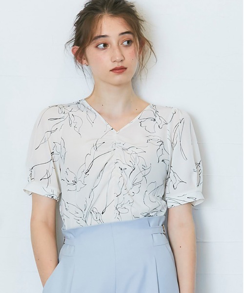 12Twelve Agenda(トゥエルブ アジェンダ)の「ギャザーデザインVネック半袖ブラウス(シャツ/ブラウス・レディース・ブラック/オフホワイト/グレイッシュベージュ/ミント・M)」の11枚目の写真