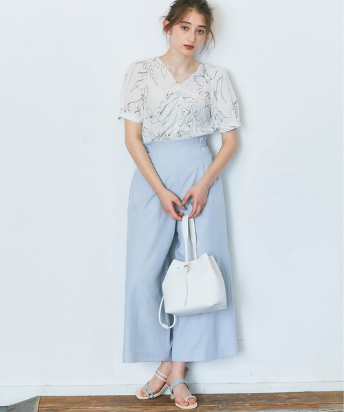 12Twelve Agenda(トゥエルブ アジェンダ)の「ギャザーデザインVネック半袖ブラウス(シャツ/ブラウス・レディース・ブラック/オフホワイト/グレイッシュベージュ/ミント・M)」の5枚目の写真