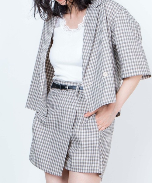 WEGO（ウィゴー）の「WEGO/ショートテーラードジャケット（テーラードジャケット・レディース・グレー系その他2/ベージュ系その他2・FREE）」の2枚目の写真