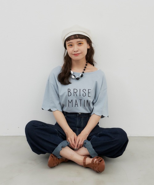 MERLOT(メルロー)の「スカラップスリーブプリントTee(Tシャツ/カットソー・レディース・オフホワイト/ブラック/ライトブルー・FREE)」の3枚目の写真