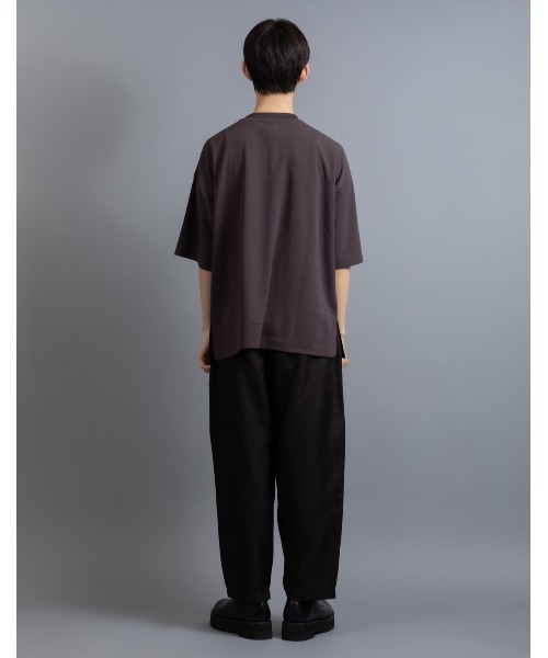 Beno(ビーノ)の「ストレッチ カットジョーゼット ワイドモックネック ルーズシルエット Tシャツ(Tシャツ/カットソー・メンズ・グレイッシュブルー/ブラック/ベージュ/グレー/ネイビー/ライトグレー/ブラウン/チャコールグレー・M/L/XL/S)」の14枚目の写真