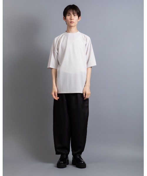 Beno(ビーノ)の「ストレッチ カットジョーゼット ワイドモックネック ルーズシルエット Tシャツ(Tシャツ/カットソー・メンズ・グレイッシュブルー/ブラック/ベージュ/グレー/ネイビー/ライトグレー/ブラウン/チャコールグレー・M/L/XL/S)」の15枚目の写真