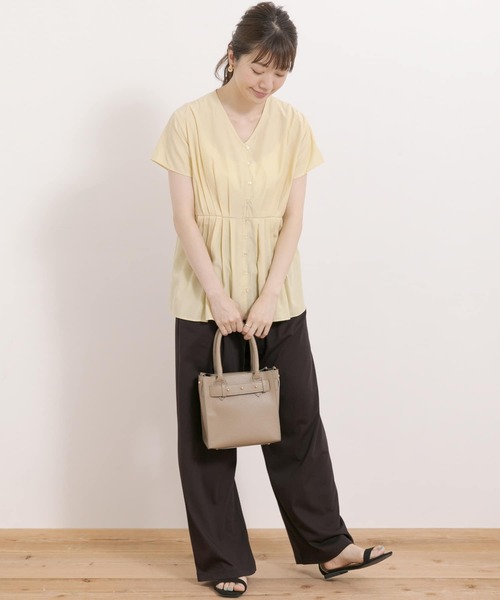 URBAN RESEARCH Sonny Label(アーバンリサーチサニーレーベル)の「Vネックタックブラウス(シャツ/ブラウス・レディース・ミント/ブラック/イエロー・FREE)」の17枚目の写真
