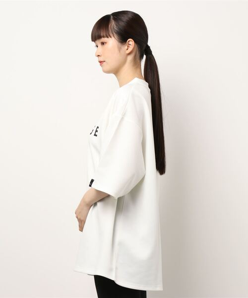 Pledge（プレッジ）の「/pledge/プリントBIGクルーネックTEE（Tシャツ/カットソー・レディース・ホワイト系その他/ブラック系その他/ベージュ系その他/ホワイト系その他2/ホワイト系その他3/ブラック系その他2/ブラック系その他3/ベージュ系その他2/ベージュ系その他3/ブルー系その他/ブルー系その他2/ブルー系その他3・LARGE/MEDIUM）」の13枚目の写真