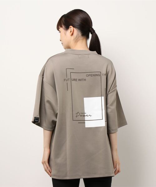 Pledge（プレッジ）の「/pledge/プリントBIGクルーネックTEE（Tシャツ/カットソー・レディース・ホワイト系その他/ブラック系その他/ベージュ系その他/ホワイト系その他2/ホワイト系その他3/ブラック系その他2/ブラック系その他3/ベージュ系その他2/ベージュ系その他3/ブルー系その他/ブルー系その他2/ブルー系その他3・LARGE/MEDIUM）」の15枚目の写真