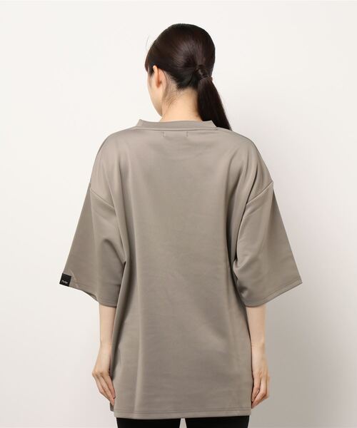 Pledge（プレッジ）の「/pledge/プリントBIGクルーネックTEE（Tシャツ/カットソー・レディース・ホワイト系その他/ブラック系その他/ベージュ系その他/ホワイト系その他2/ホワイト系その他3/ブラック系その他2/ブラック系その他3/ベージュ系その他2/ベージュ系その他3/ブルー系その他/ブルー系その他2/ブルー系その他3・LARGE/MEDIUM）」の16枚目の写真