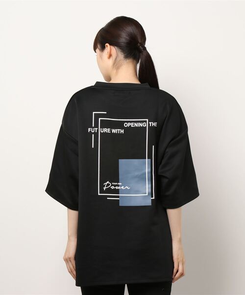 Pledge（プレッジ）の「/pledge/プリントBIGクルーネックTEE（Tシャツ/カットソー・レディース・ホワイト系その他/ブラック系その他/ベージュ系その他/ホワイト系その他2/ホワイト系その他3/ブラック系その他2/ブラック系その他3/ベージュ系その他2/ベージュ系その他3/ブルー系その他/ブルー系その他2/ブルー系その他3・LARGE/MEDIUM）」の17枚目の写真