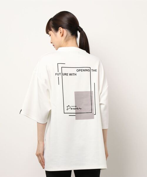 Pledge（プレッジ）の「/pledge/プリントBIGクルーネックTEE（Tシャツ/カットソー・レディース・ホワイト系その他/ブラック系その他/ベージュ系その他/ホワイト系その他2/ホワイト系その他3/ブラック系その他2/ブラック系その他3/ベージュ系その他2/ベージュ系その他3/ブルー系その他/ブルー系その他2/ブルー系その他3・LARGE/MEDIUM）」の18枚目の写真