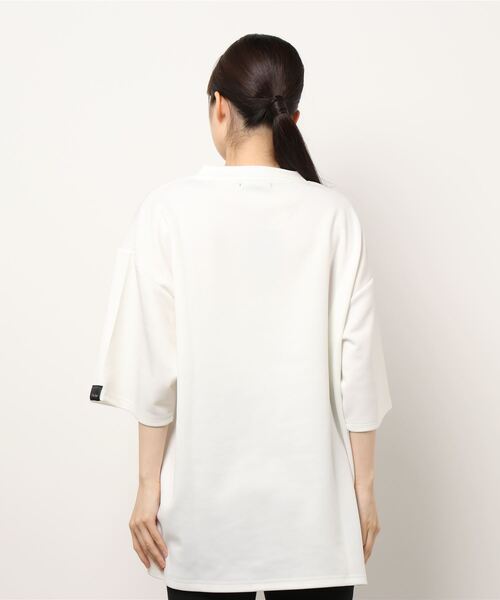 Pledge（プレッジ）の「/pledge/プリントBIGクルーネックTEE（Tシャツ/カットソー・レディース・ホワイト系その他/ブラック系その他/ベージュ系その他/ホワイト系その他2/ホワイト系その他3/ブラック系その他2/ブラック系その他3/ベージュ系その他2/ベージュ系その他3/ブルー系その他/ブルー系その他2/ブルー系その他3・LARGE/MEDIUM）」の22枚目の写真