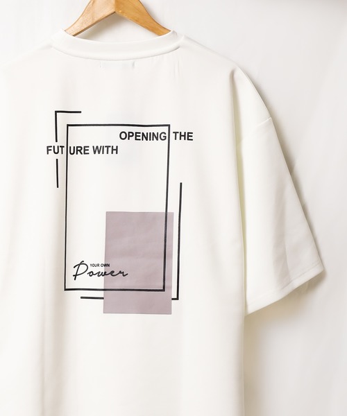 Pledge（プレッジ）の「/pledge/プリントBIGクルーネックTEE（Tシャツ/カットソー・レディース・ホワイト系その他/ブラック系その他/ベージュ系その他/ホワイト系その他2/ホワイト系その他3/ブラック系その他2/ブラック系その他3/ベージュ系その他2/ベージュ系その他3/ブルー系その他/ブルー系その他2/ブルー系その他3・LARGE/MEDIUM）」の4枚目の写真