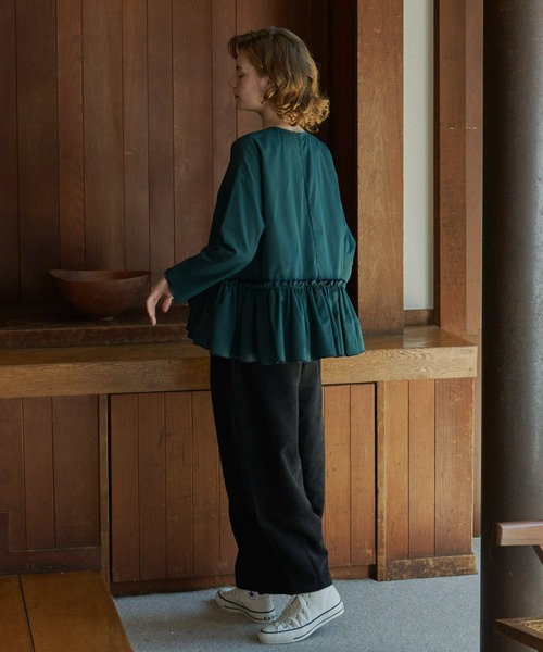 Libra Cue（リブラ キュー）の「メローフリルボリュームブラウス（シャツ/ブラウス・レディース・ダークグリーン/ブラウン/ブラック・FREE）」の7枚目の写真