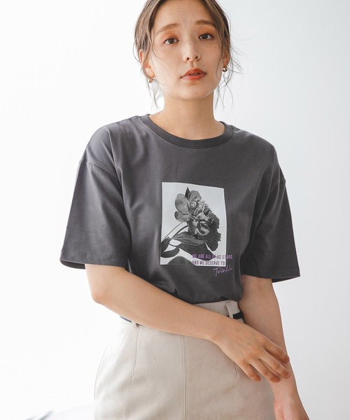 mysty woman（ミスティウーマン）の「モノクロフォトカラーロゴＴ 229110（Tシャツ/カットソー・レディース・チャコール/ダークベージュ/オフホワイト・FREE）」の3枚目の写真