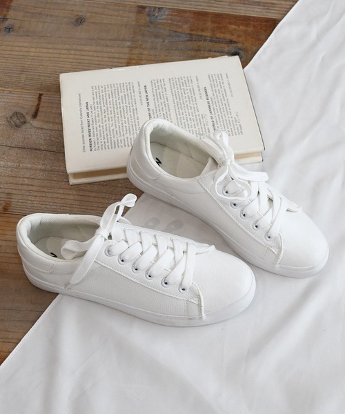 NOFALL（ノーフォール）の「レースアップローカットスニーカー（スニーカー・レディース・ホワイト×ネイビー/ホワイト/ホワイト系その他/ブラック・M/SS/3L/LL/S/L）」の2枚目の写真