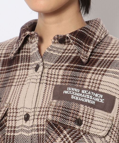 AVIREX（アヴィレックス）の「チェックシャツワンピース ハリケーンハンタース/ CHECK SHIRT ONEPIECE HURRICAINE HUNTERS（シャツワンピース・レディース・ベージュ/レッド/ブルー・FREE）」の8枚目の写真