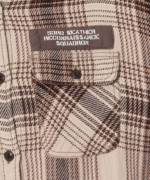 AVIREX（アヴィレックス）の「チェックシャツワンピース ハリケーンハンタース/ CHECK SHIRT ONEPIECE HURRICAINE HUNTERS（シャツワンピース・レディース・ベージュ/レッド/ブルー・FREE）」の10枚目の写真