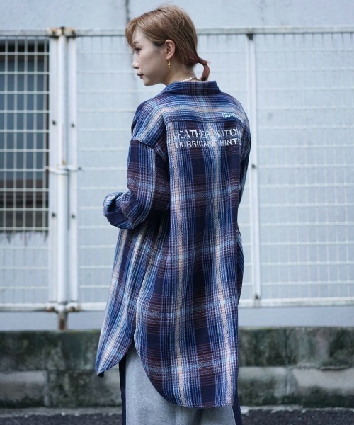 AVIREX（アヴィレックス）の「チェックシャツワンピース ハリケーンハンタース/ CHECK SHIRT ONEPIECE HURRICAINE HUNTERS（シャツワンピース・レディース・ベージュ/レッド/ブルー・FREE）」の3枚目の写真