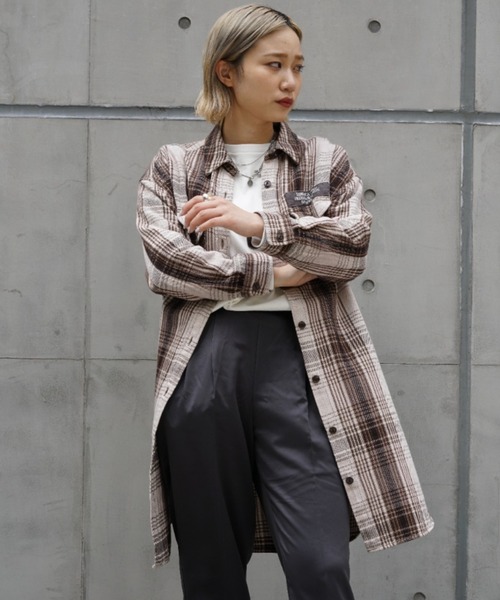 AVIREX（アヴィレックス）の「チェックシャツワンピース ハリケーンハンタース/ CHECK SHIRT ONEPIECE HURRICAINE HUNTERS（シャツワンピース・レディース・ベージュ/レッド/ブルー・FREE）」の21枚目の写真