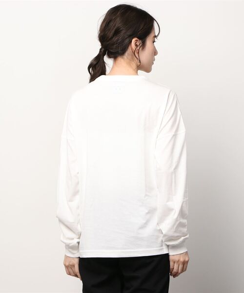 DIESEL（ディーゼル）の「レディース サステナブル Tシャツ リラックスフィット ロゴラベル ロンT（Tシャツ/カットソー・レディース・ホワイト/グレー/ブラック/ピンク・SMALL/X-SMALL/MEDIUM/LARGE）」の9枚目の写真