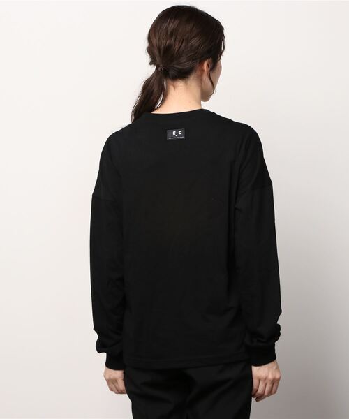 DIESEL（ディーゼル）の「レディース サステナブル Tシャツ リラックスフィット ロゴラベル ロンT（Tシャツ/カットソー・レディース・ホワイト/グレー/ブラック/ピンク・SMALL/X-SMALL/MEDIUM/LARGE）」の12枚目の写真