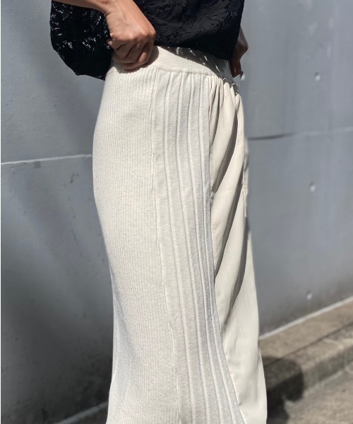 AULA AILA（アウラアイラ）の「AULA AILA（アウラ アイラ）別注ニットコンビレザースカート（スカート・レディース・アイボリー・1/0）」の10枚目の写真