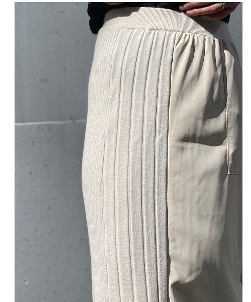 AULA AILA（アウラアイラ）の「AULA AILA（アウラ アイラ）別注ニットコンビレザースカート（スカート・レディース・アイボリー・1/0）」の2枚目の写真