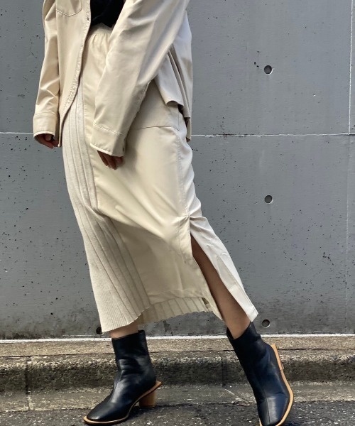 AULA AILA（アウラアイラ）の「AULA AILA（アウラ アイラ）別注ニットコンビレザースカート（スカート・レディース・アイボリー・1/0）」の9枚目の写真