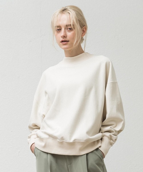 ALLUMER(アリュメール)の「ルーズシルエットハイネックヴィンテージスウェット(スウェット・レディース・ブラック/ベージュ/ピンク/グリーン/サンドベージュ/アイボリー・1)」の2枚目の写真