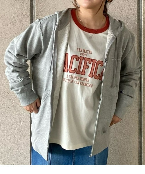 Champion（チャンピオン）の「【Champion】ロゴ刺繍ジップパーカー（パーカー・メンズ・ホワイト/グレー/ブラック・S/M/L/XL）」の3枚目の写真