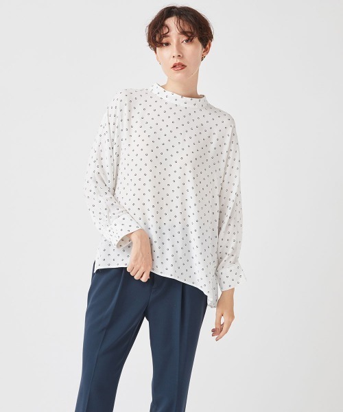 ヴィジョンテスト柄ボトルネックブラウス 洗濯機で洗える