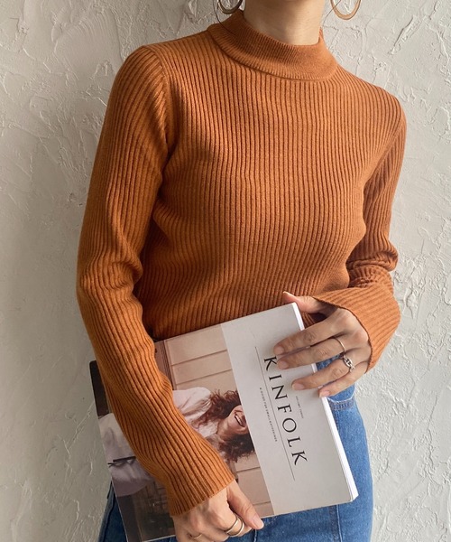 She's Closet（シーズクローゼット）の「プチハイネックタイト長袖リブニットプルオーバートップス（ニット/セーター・レディース・ブラック/ベージュ/グレー/オフホワイト/アイボリー/モカ/ダークパープル/パープル/ミント/テラコッタ/ブルー/マスタード/グレイッシュベージュ/スモークピンク/グリーン/ボルドー・M/L）」の6枚目の写真