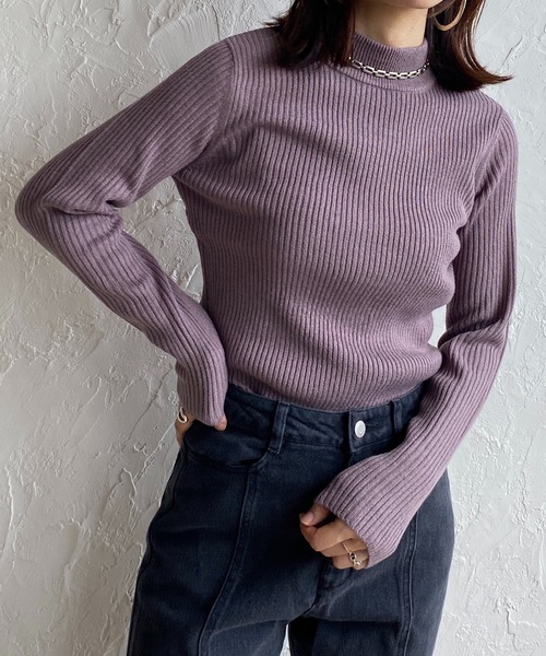 She's Closet（シーズクローゼット）の「プチハイネックタイト長袖リブニットプルオーバートップス（ニット/セーター・レディース・ブラック/ベージュ/グレー/オフホワイト/アイボリー/モカ/ダークパープル/パープル/ミント/テラコッタ/ブルー/マスタード/グレイッシュベージュ/スモークピンク/グリーン/ボルドー・M/L）」の13枚目の写真