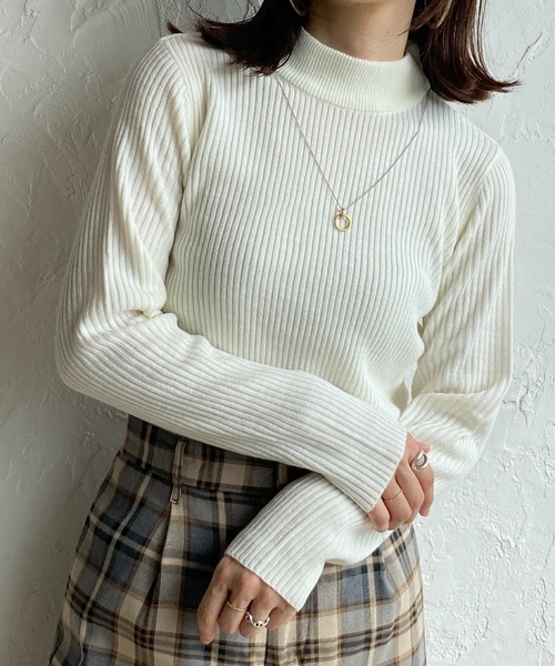 She's Closet（シーズクローゼット）の「プチハイネックタイト長袖リブニットプルオーバートップス（ニット/セーター・レディース・ブラック/ベージュ/グレー/オフホワイト/アイボリー/モカ/ダークパープル/パープル/ミント/テラコッタ/ブルー/マスタード/グレイッシュベージュ/スモークピンク/グリーン/ボルドー・M/L）」の18枚目の写真