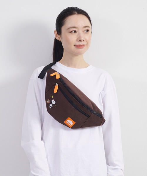 ellesse（エレッセ）の「【エレッセ×スヌーピー】スヌーピーコラボ コーデュロイ ウエストバッグ（ボディバッグ/ウエストポーチ・レディース・ネイビー/ブラック/ベージュ/ブラウン・FREE）」の6枚目の写真