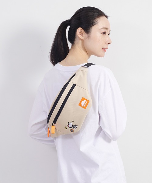 ellesse（エレッセ）の「【エレッセ×スヌーピー】スヌーピーコラボ コーデュロイ ウエストバッグ（ボディバッグ/ウエストポーチ・レディース・ネイビー/ブラック/ベージュ/ブラウン・FREE）」の17枚目の写真