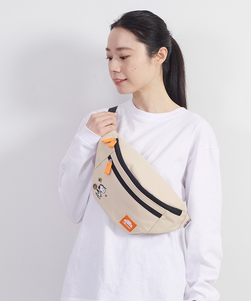 ellesse（エレッセ）の「【エレッセ×スヌーピー】スヌーピーコラボ コーデュロイ ウエストバッグ（ボディバッグ/ウエストポーチ・レディース・ネイビー/ブラック/ベージュ/ブラウン・FREE）」の7枚目の写真