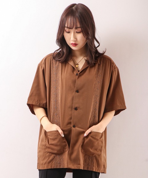 【boohoo】ソフトツイルスマート半袖シャツ＆トラウザーセット POWER TO THE PEOPLE 刺繍 半袖シャツ（シャツ/ブラウス