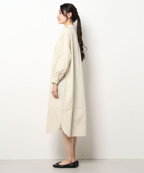 STYLEBLOCK(スタイルブロック)の「ブロードスタンドカラーシャツワンピース(ワンピース・レディース・ホワイト/クリーム/ライトブルー・M)」の4枚目の写真