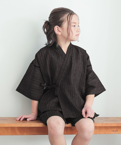kimonomachi(キモノマチ)の「ボーイズ 甚平 男の子 綿麻甚平 キッズ 甚平(浴衣・キッズ・スミクロ/ブラックミックス/ネイビー×ホワイト/ホワイト×ブラック/ブラック×ホワイト/ダークグレー/ブラック×ブルー/ライトグレー/ダークインディゴブルー/ダークネイビー/ネイビー系2/ホワイト×グレー/ネイビー系/ネイビー系1/ダークカーキ/ネイビー/ブラック系/ネイビー系3/ブラック×レッド/グレイッシュベージュ・100/140/90/120/130/110/150)」の8枚目の写真