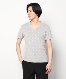 EVOLUTION（エボリューション）の「パイルモノグラム柄　VネックTシャツ（Tシャツ/カットソー・メンズ）」
